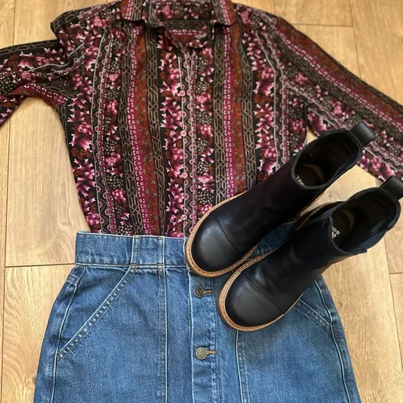 FRAME Modern Pocket Midi Denim Skirt | October Wash | Size 27 | Button Front - Picture 2 of 15